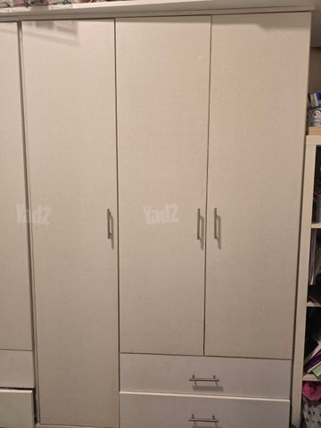ארון אחסון 3 דלתות ו2 מגירות