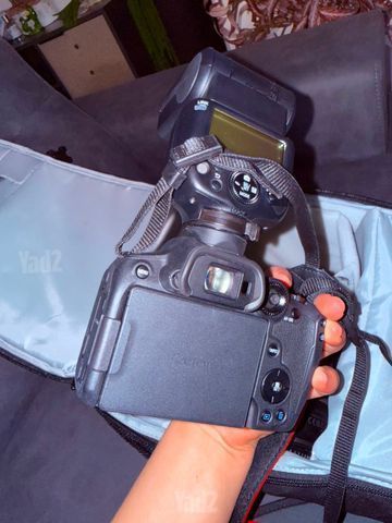 מצלמת קנון EOS R7 + עדשה