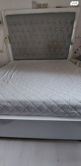 מיטה זוגית לבנה רוחב 1.60