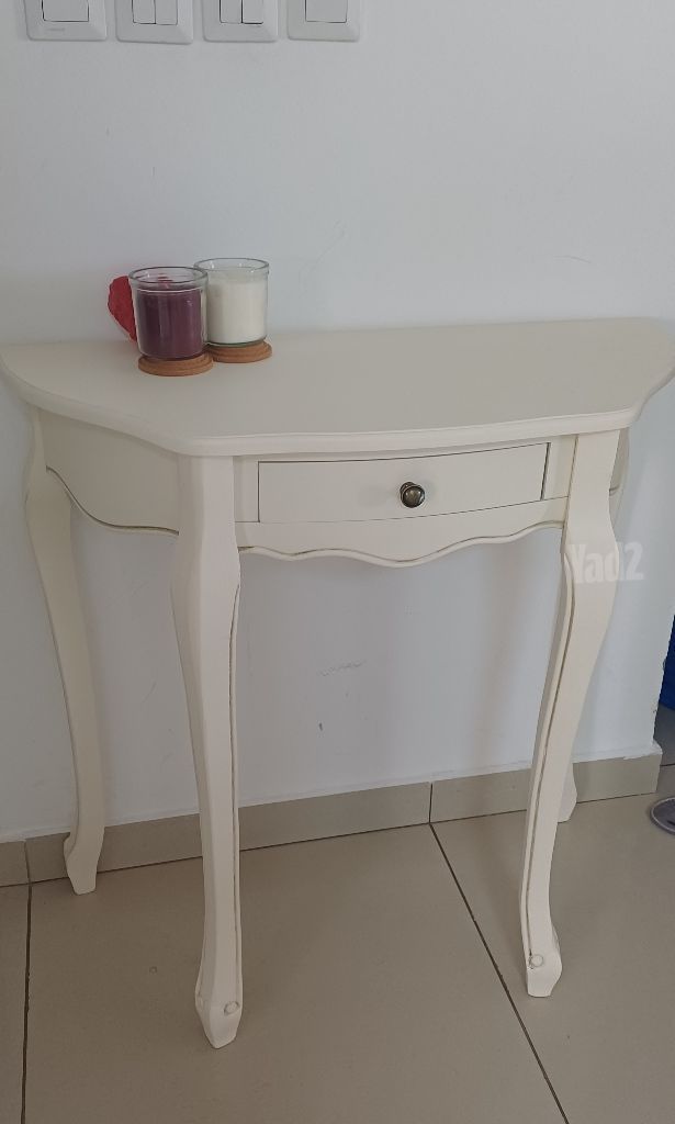 קונסלה/שידה