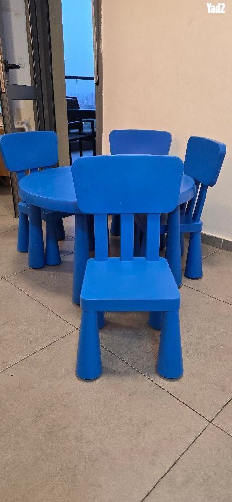 שולחן וכיסאות ילדים