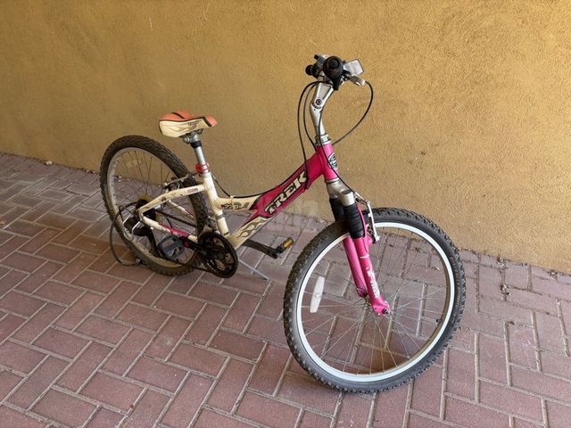 Trek MT 220 (ורוד-לבן)