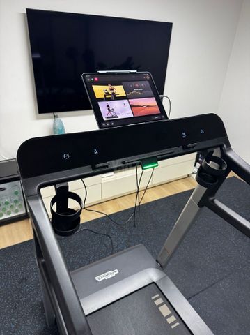 הליכון  של חברת Technogym
