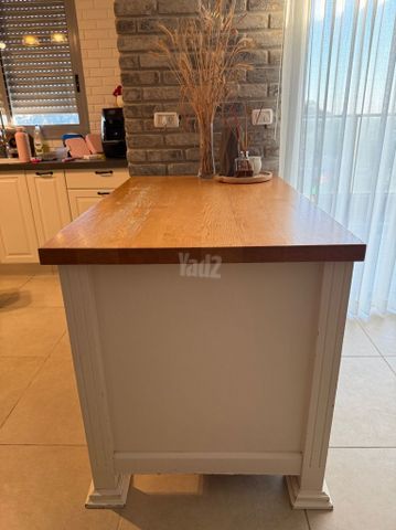 שולחן - אי בוצ׳ר
