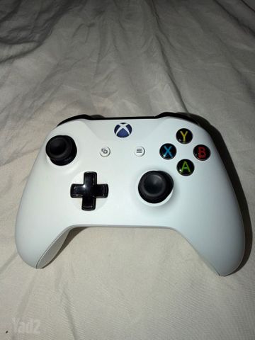 Xbox One S + 2 שלטים