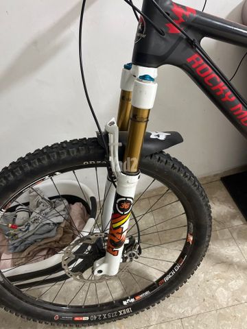 אופניי Rocky Mountain מקרבון