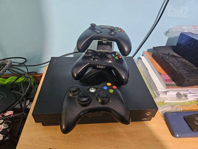 Xbox One S 1TB  + שלט וכבלים