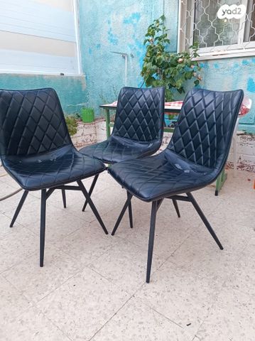 כיסאות