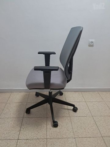 כיסא משרדי לפנות בווצאפ