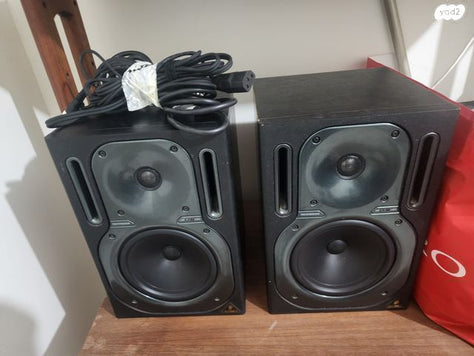 זוג מוניטורים Behringer b2030a