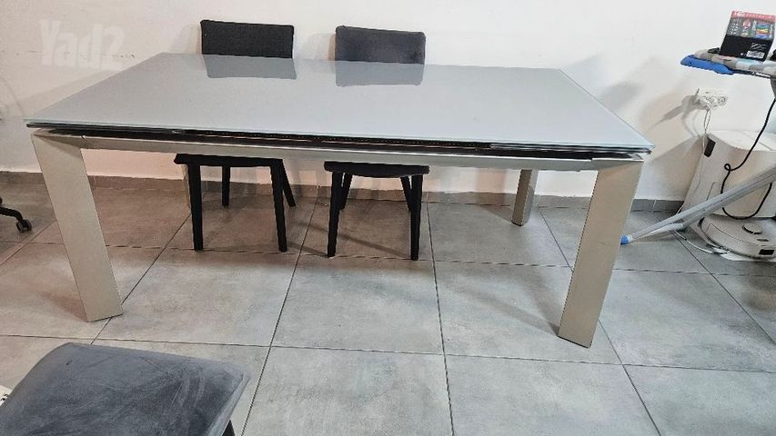 שולחן זכוכית