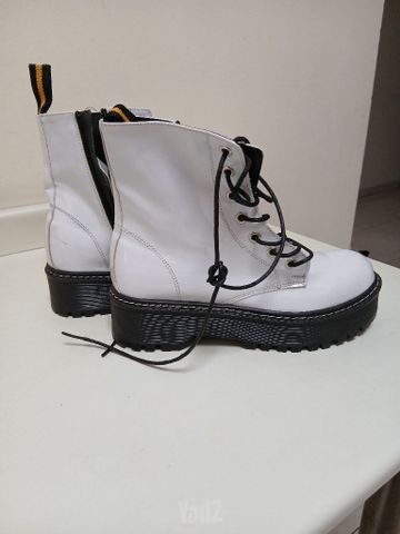 מגפונים לבנים