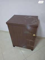מכונת תפירה עם ארון