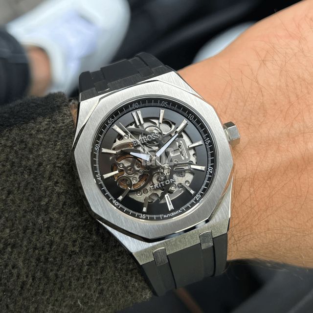 שעון emboss triton Diamond