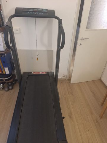 הליכון York 4200