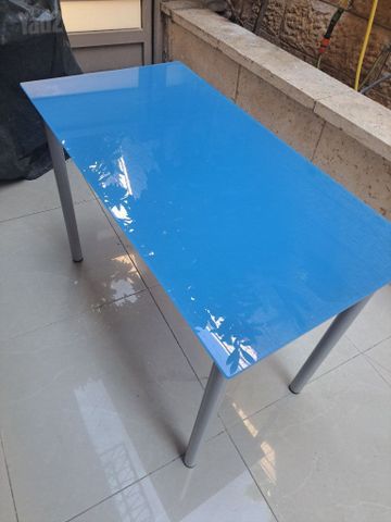 שולחן זכוכית