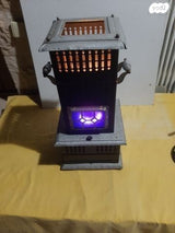 קמין עתיק על נפט. פועל.