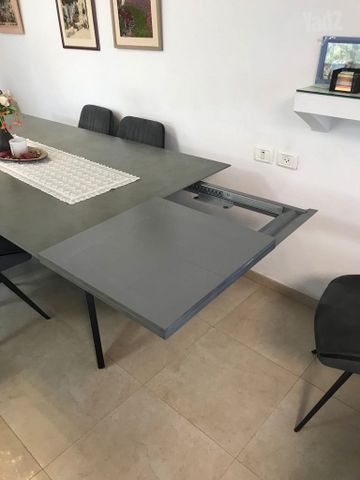 שולחן אוכל
