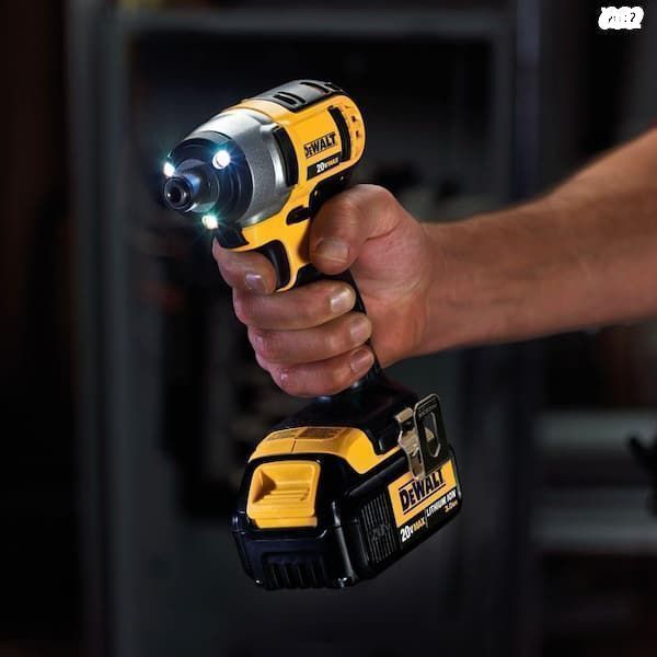 מברגת אימפקט DeWalt
