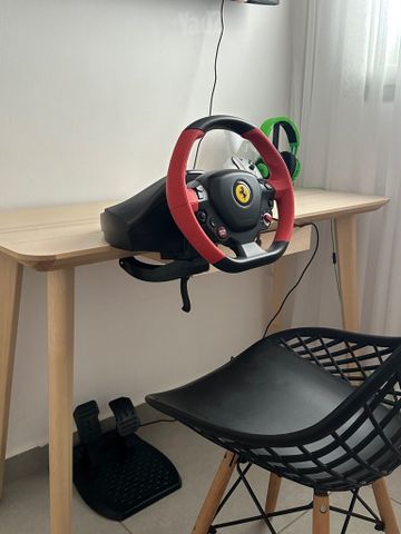 הגה Thrustmaster לאקס בוקס