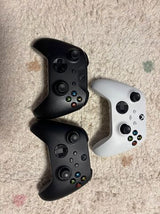 Xbox one x 1tb  +  תוספות