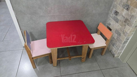 שולחן ילדים +2  כסאות