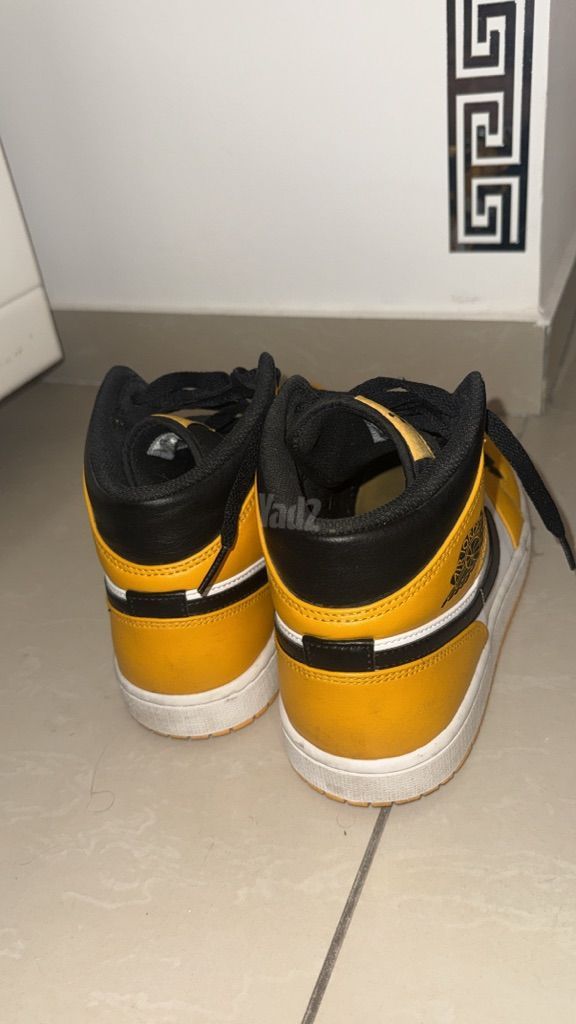 Air Jordan 1 Mid Taxi מידה 42
