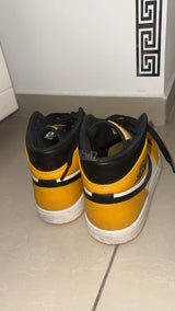 Air Jordan 1 Mid Taxi מידה 42