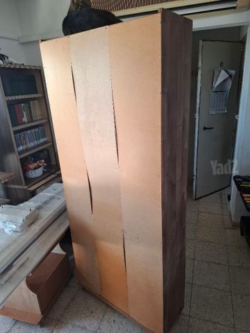 מדפים עם גלגלים