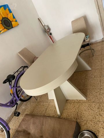 שולחן אוכל