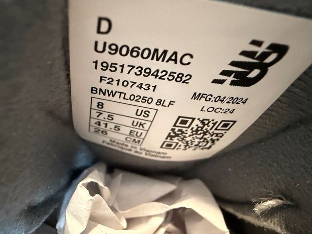 New Balance 9060 - New