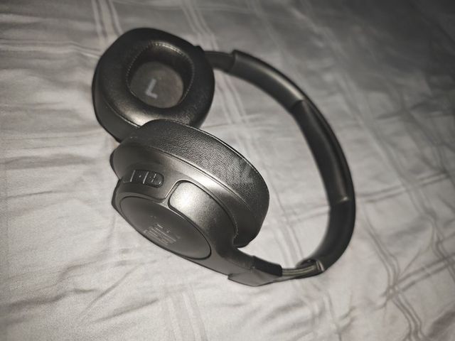 אוזניות JBL TUNE760NC