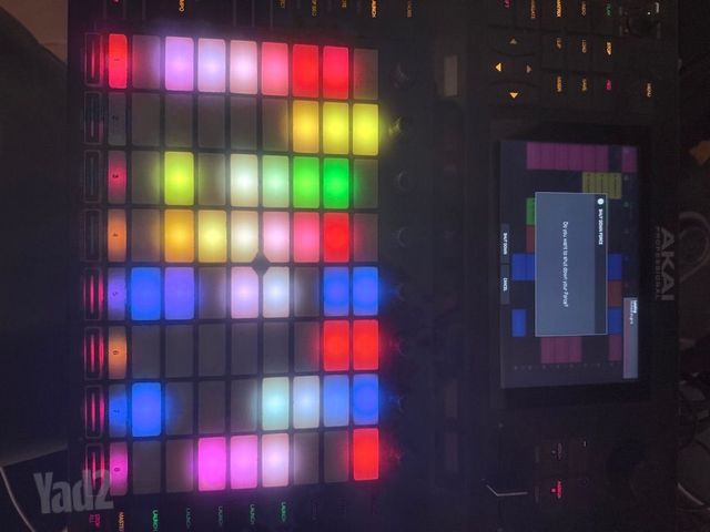 AKAI Professional MPC Live 2