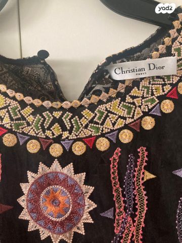 שמלה רקומה של Christian dior