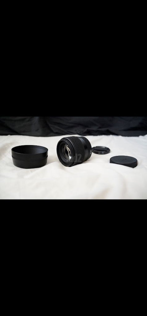 עדשת Sigma 56mm f/1.4