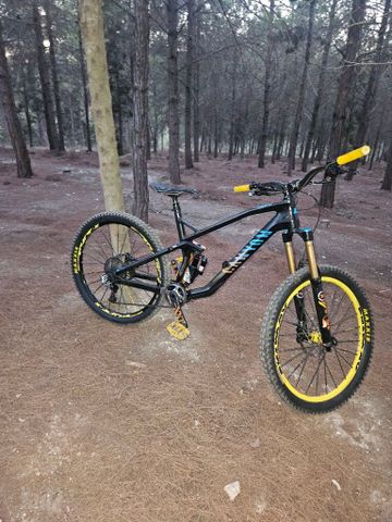 Canyon שיכוך מלא