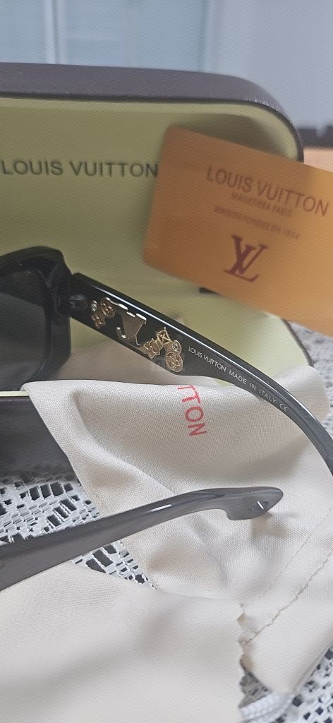 משקפי שמש  LV