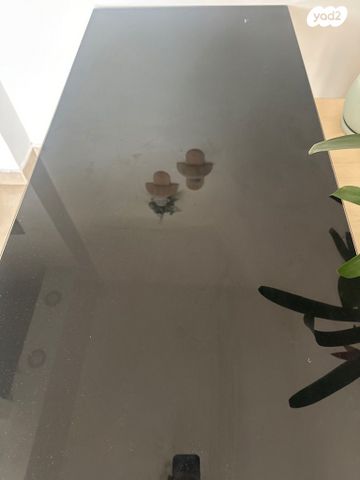 שולחן זכוכית