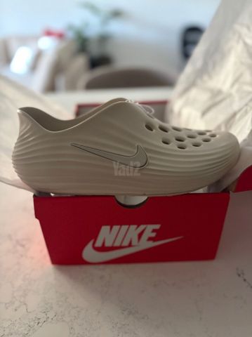 Nike rejuven slides