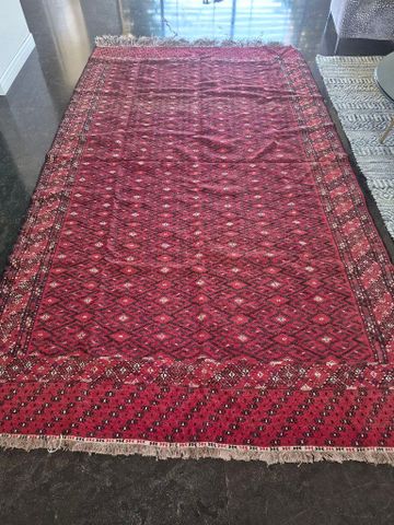 3 שטיחים ביניהם Kilim