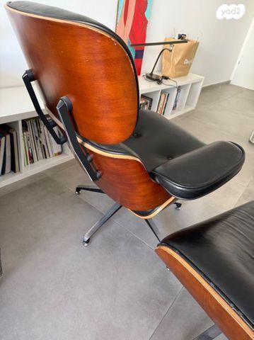 כורסא והדום בסגנון ״EAMES”