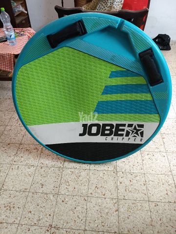 מחלק wakeboard וציוד סקי נוסף