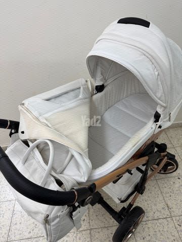 עגלת תינוק של חברת ג׳ונמה