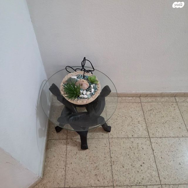 שולחן פניתי