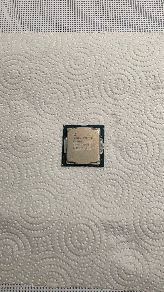 מעבד Intel i5-8400 עם קירור