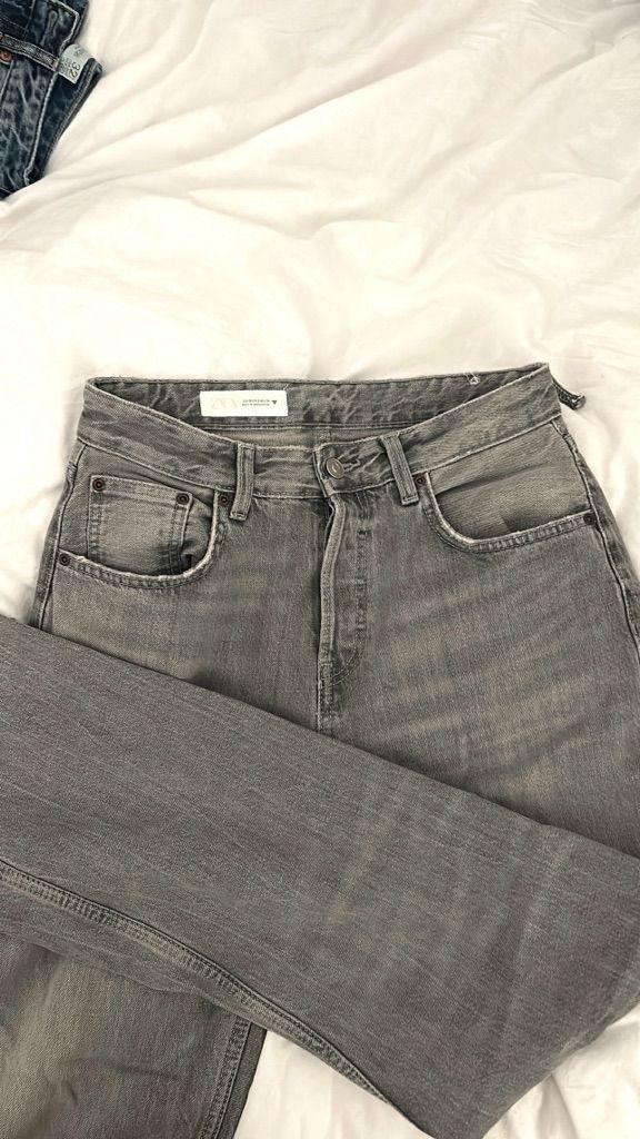 גינס אפור של zara