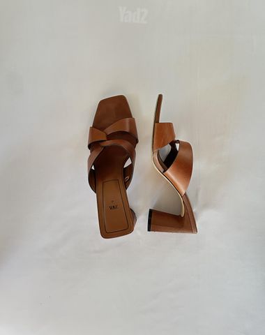 כפכפי עקב אלגנטיים חומים ZARA