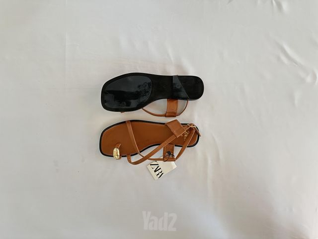 סנדלי קאמל מעור ZARA