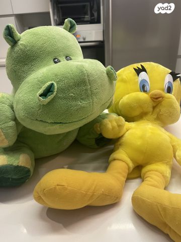 2 בובות גדולות