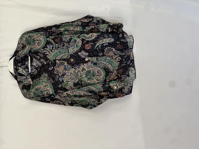 מכופתרת פייזלי בוהמית ZARA
